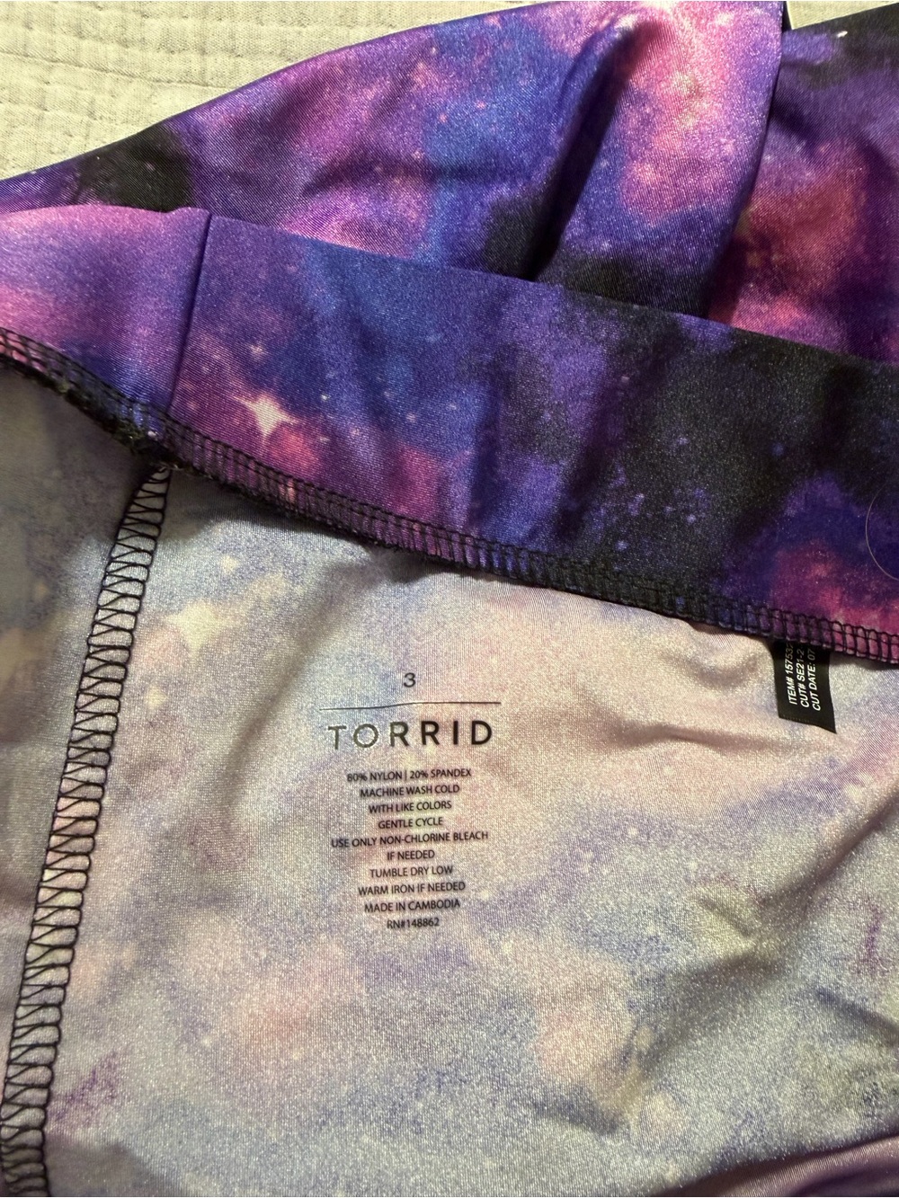 Torrid plus platinum legging full length purple galaxy liquid women stretchy - Picture 3 of 3